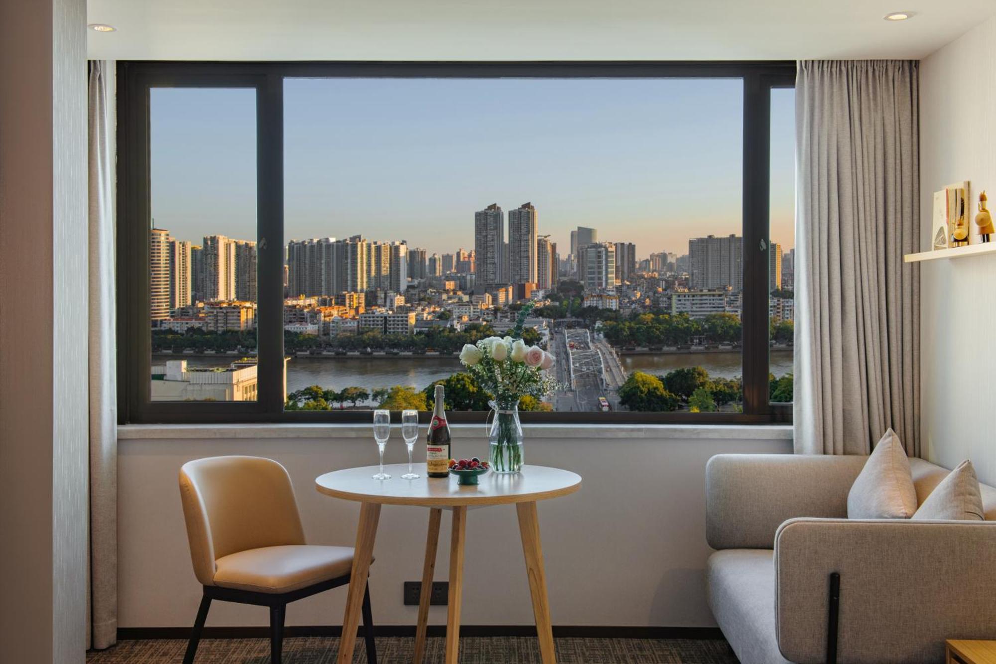 Guangzhou Hotel - Free Shuttle Bus To Exhibition Center During Canton Fair Period エクステリア 写真